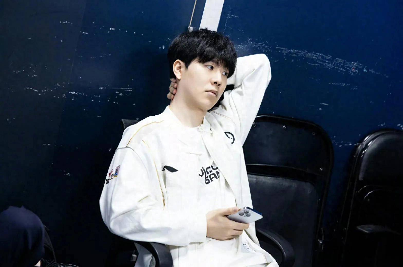 BLG分享微博杯比赛返图：勇敢冲锋 力争上游